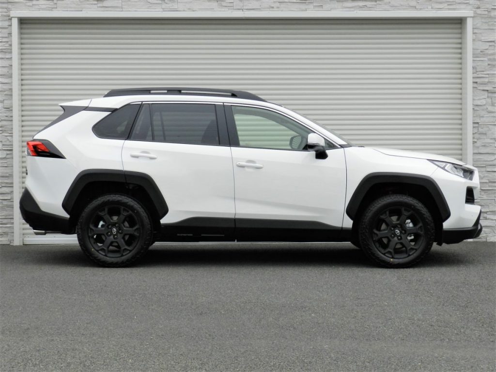 RAV4アドベンチャー サイドビュー全体