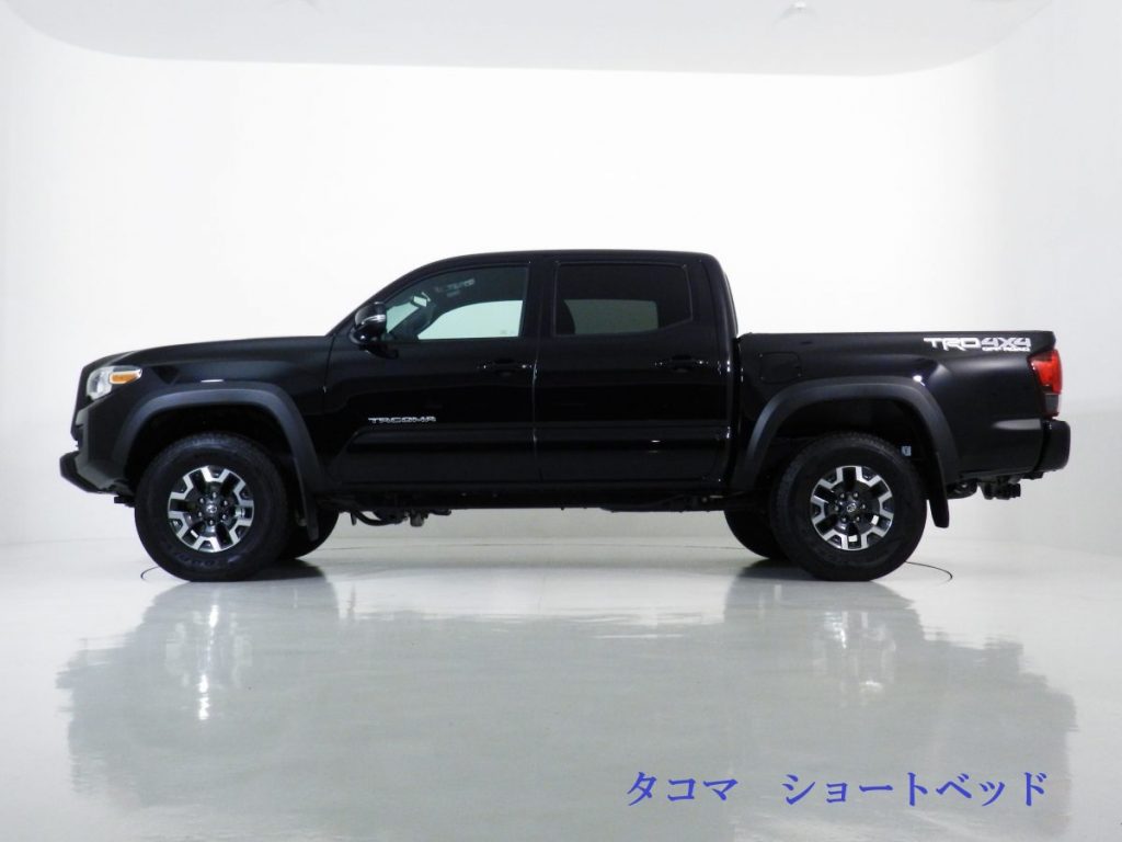 ブラックのショートベッド仕様タコマ サイドビュー全体