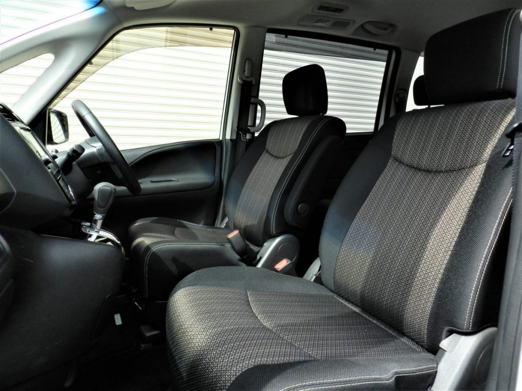 日産 セレナ 実車写真3
