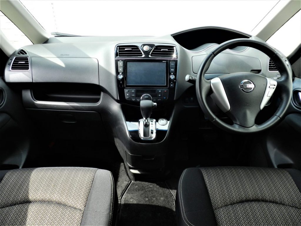 日産 セレナ 実車写真4