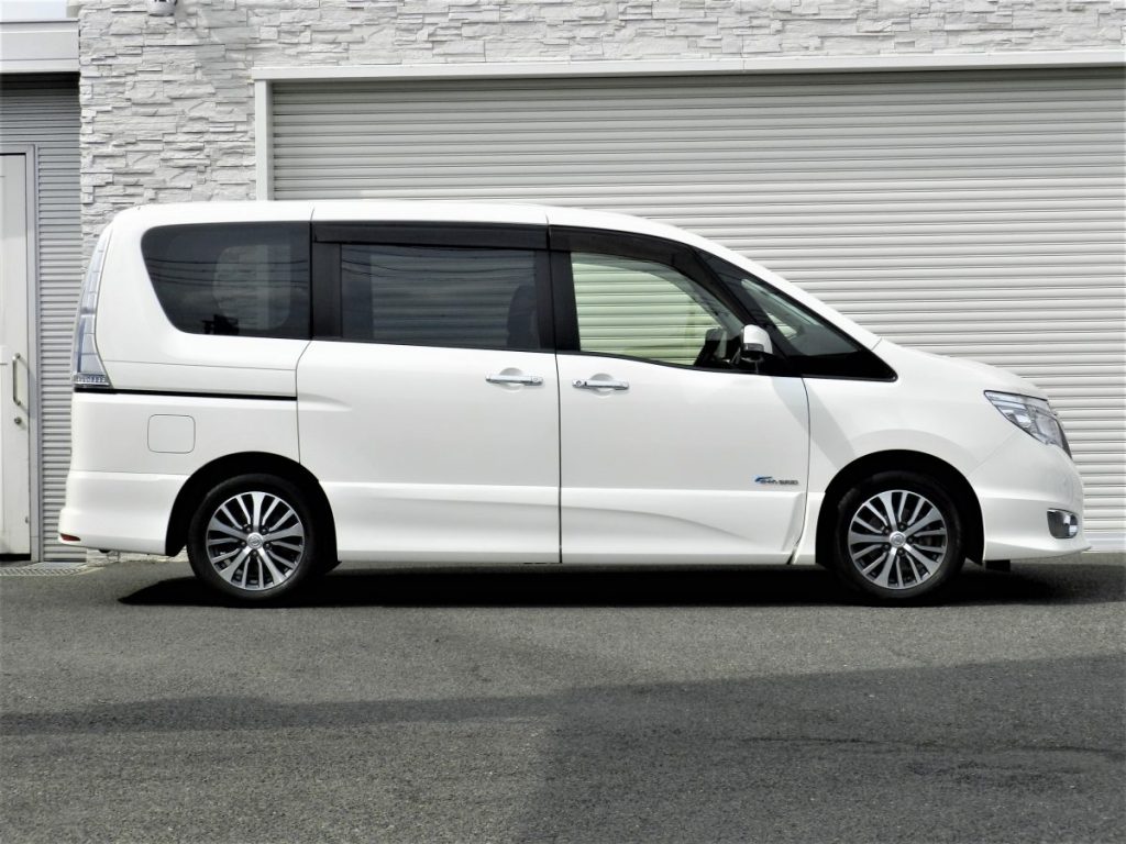 日産 セレナ 実車写真2
