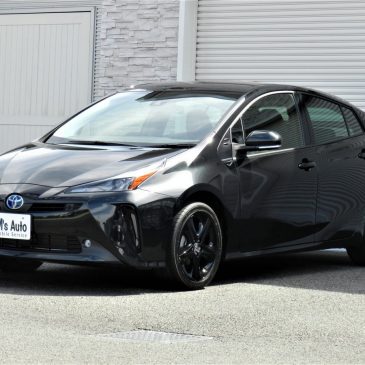 イチ早く入荷しました！！プリウス特別仕様車ブラックエディション！！