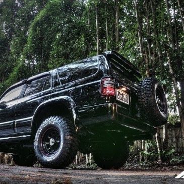 ハイラックスサーフ 何処も彼処も抜け目なしのカスタムSUV！