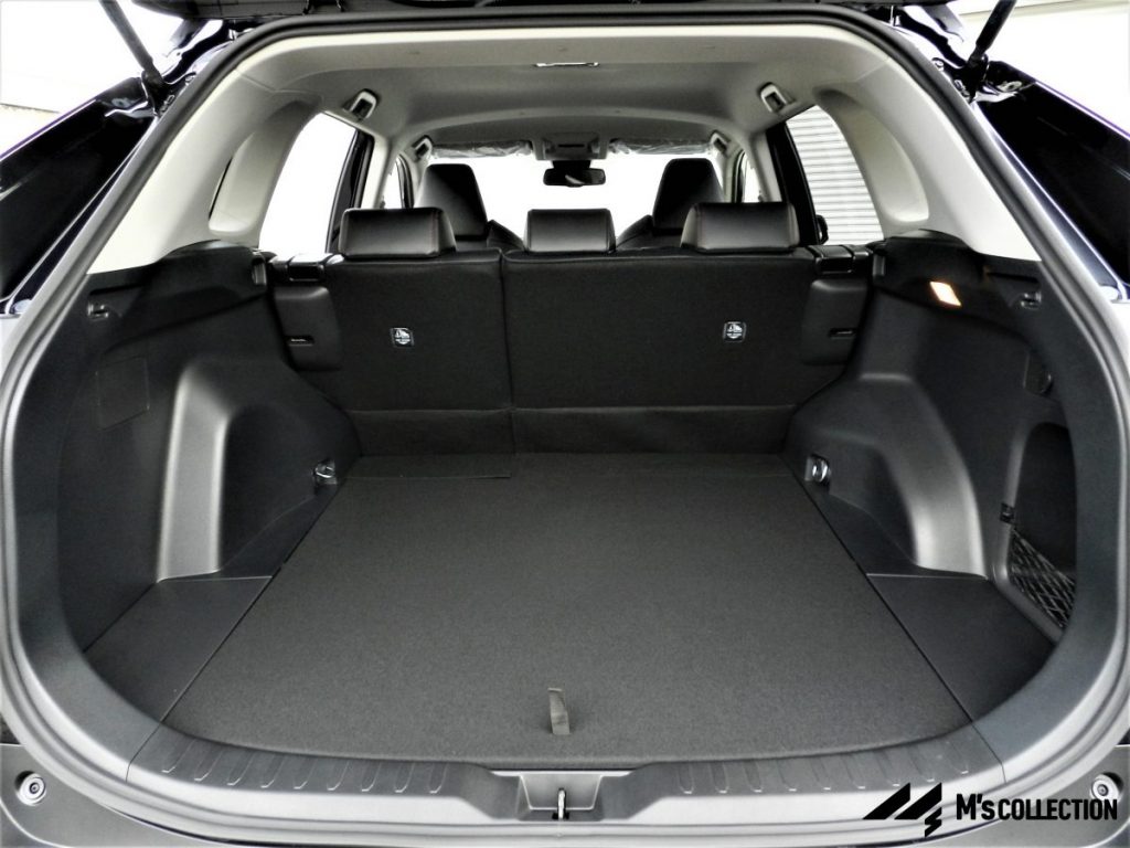 トヨタRAV4 ミディアムSUVクラストップレベルの広々としたトランクルーム