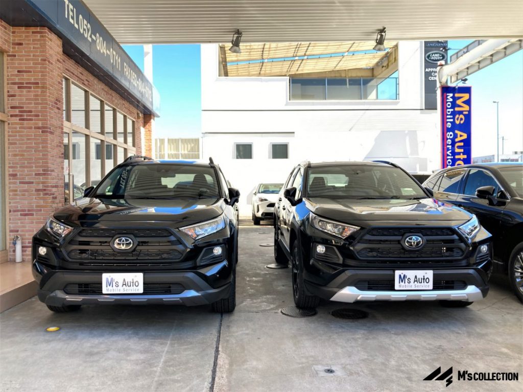 RAV4アドベンチャーとオフロードパッケージ ブラック並び比較