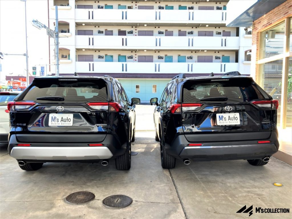 RAV4アドベンチャーとオフロードパッケージ リア並び比較