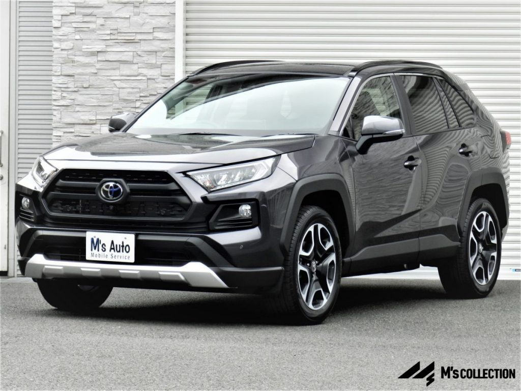 トヨタRAV4 Adventure グレーメタリック フロントクォーターからの外観