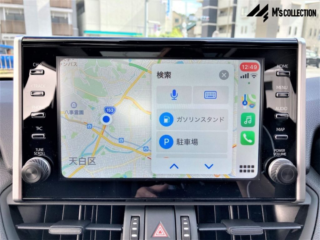 9インチディスプレイに表示されたスマートフォン連携ナビ画面