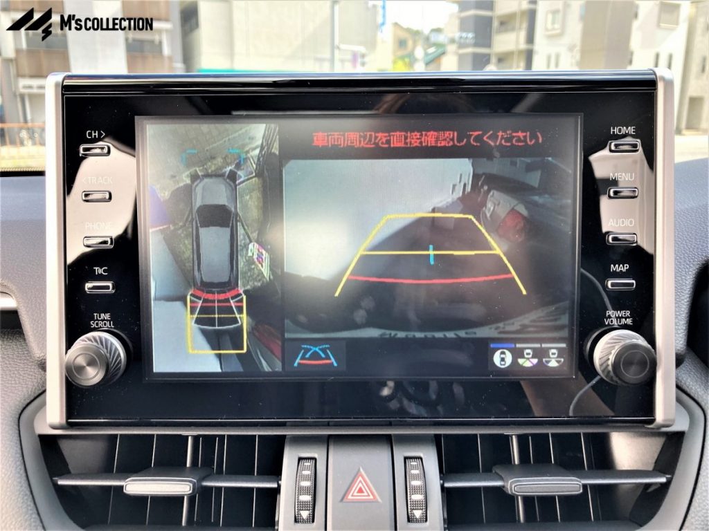 車両周囲を上から映すパノラミックビューモニターの画面