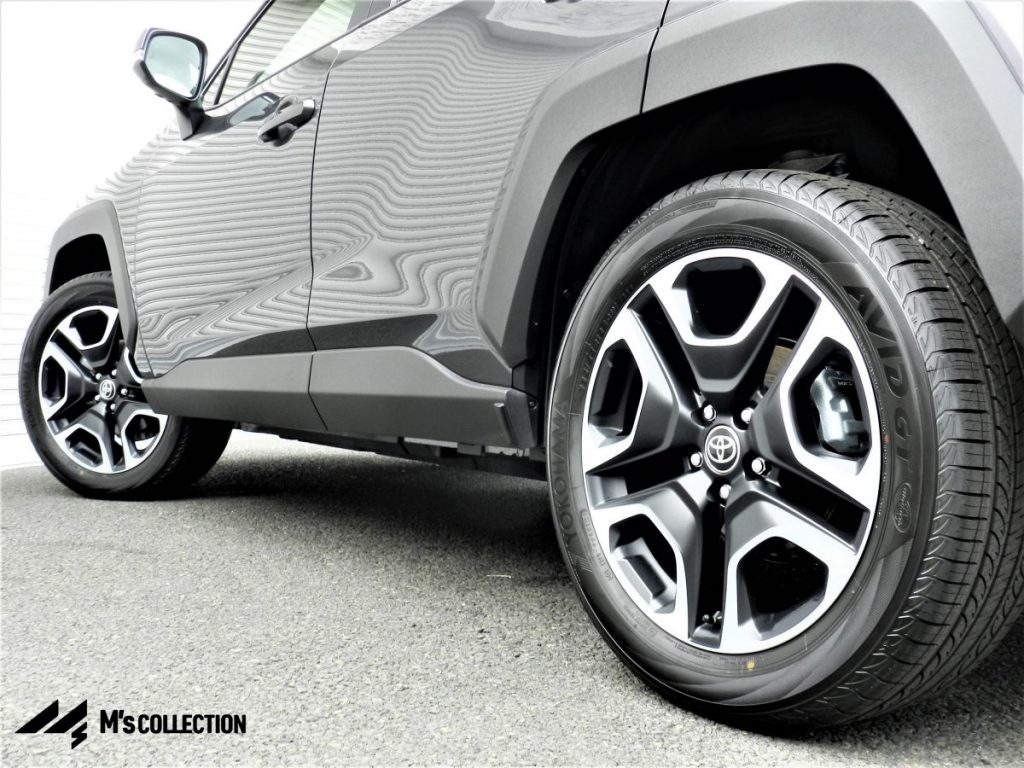 RAV4 Adventure専用アルミホイールとタイヤのアップ