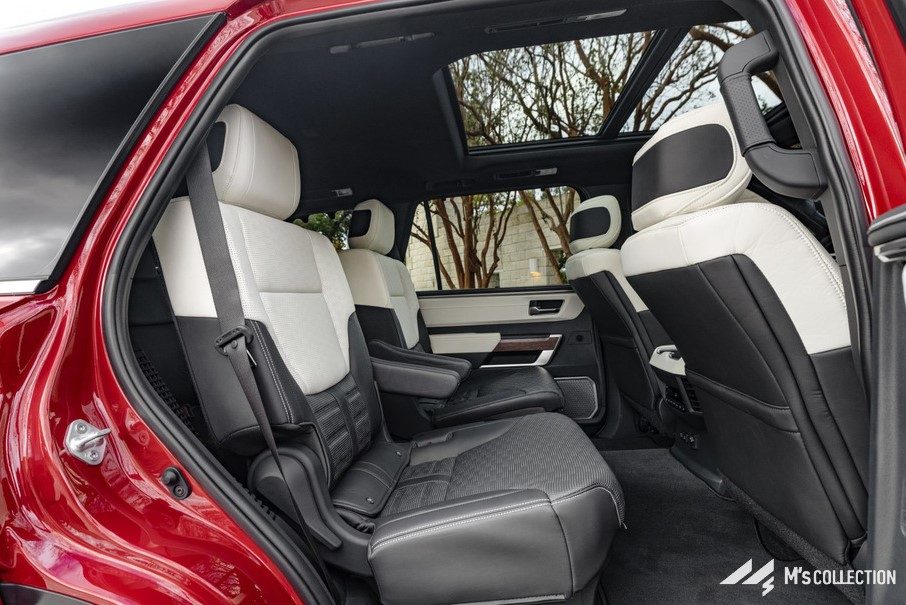新型TOYOTA SEQUOIA Capstone リフトゲート開放時の後部座席ビュー