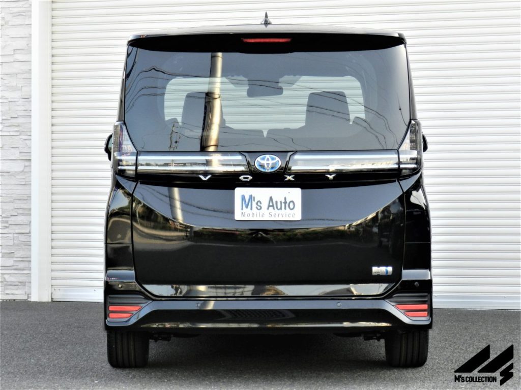 トヨタVOXY新型、リアビュー外観、VOXYロゴとTOYOTAエンブレム