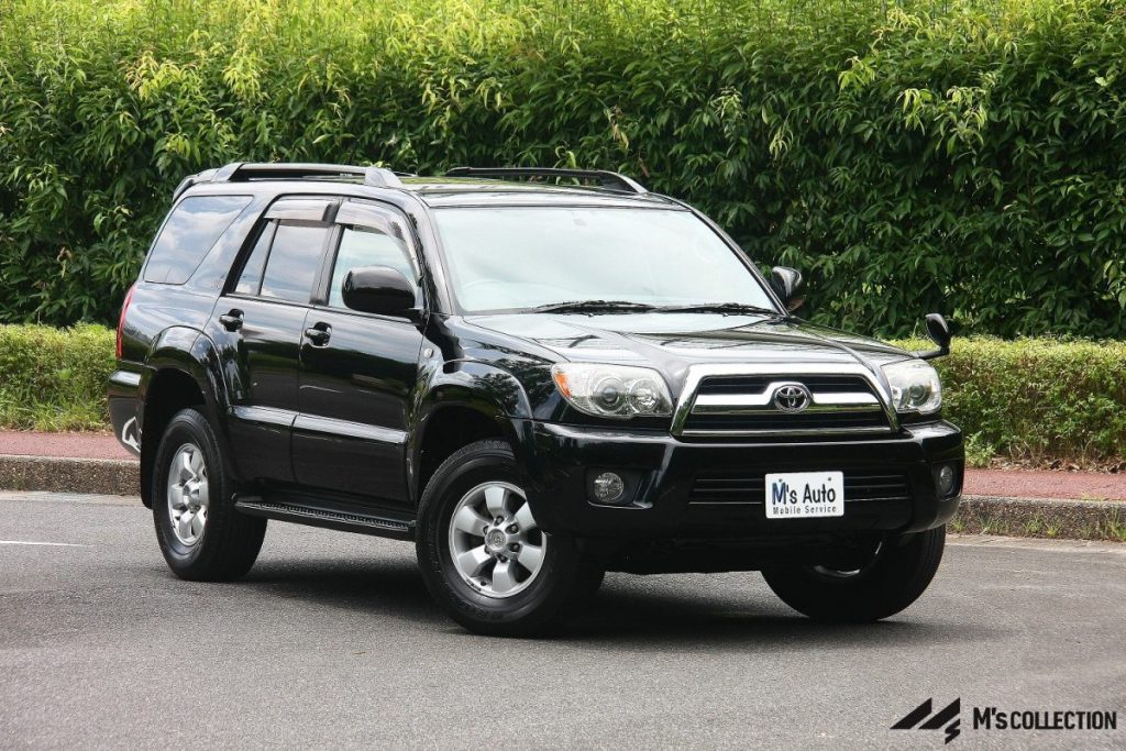 ハイラックスサーフ215 SSR-X Limited 4WD ブラックボディ 左前方からのフロントクォーター外観