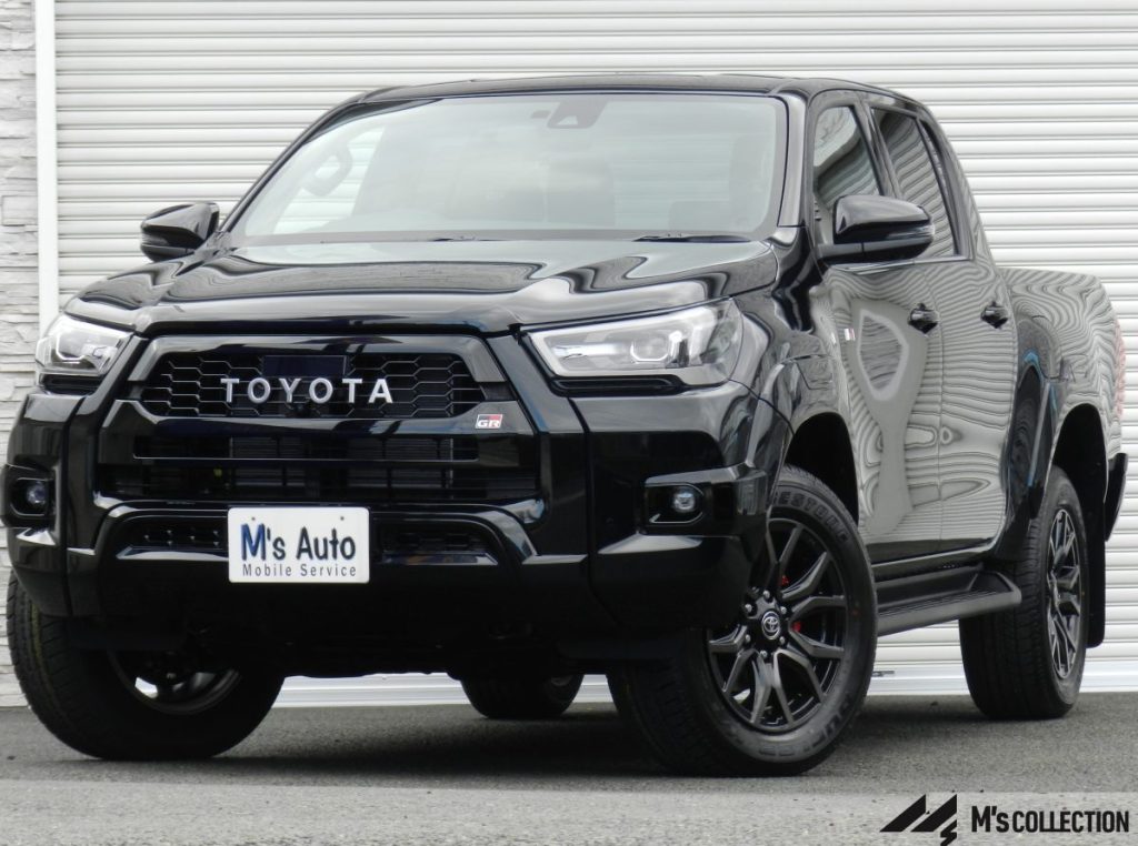 ハイラックス GRスポーツ ブラックボディ 真正面からのTOYOTAグリルとフロント外観