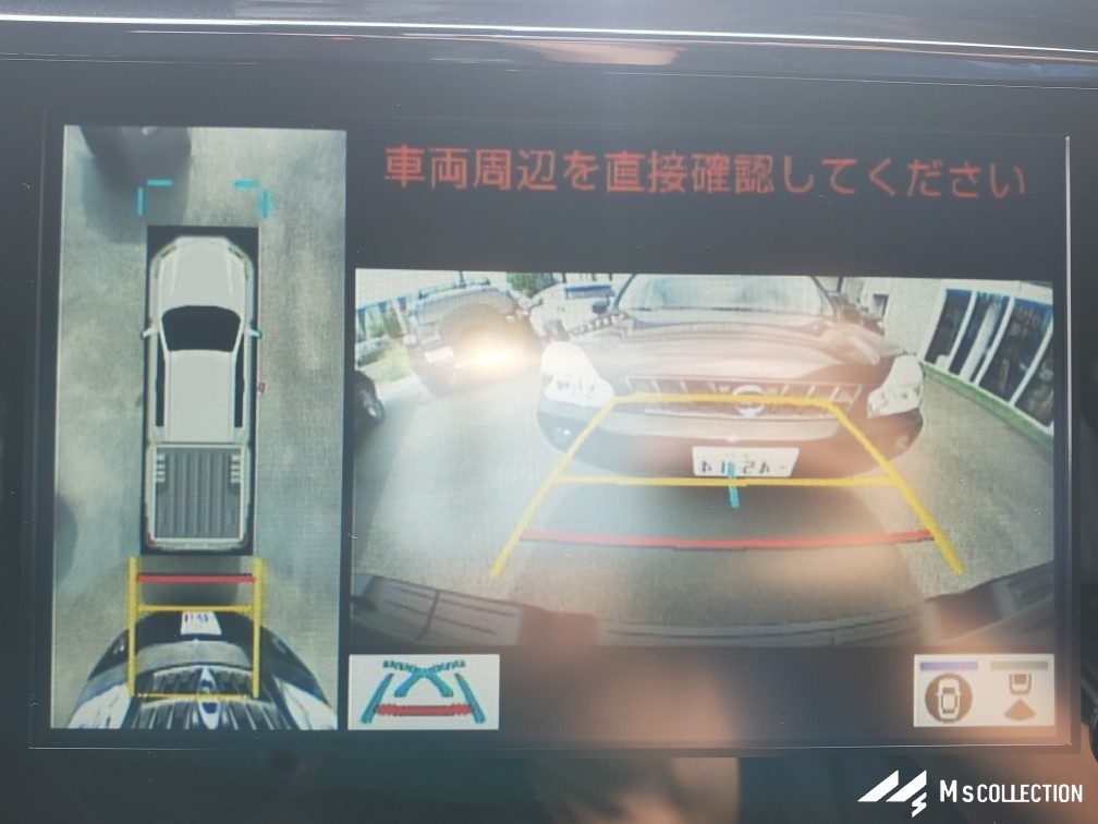 ハイラックス GRスポーツ パノラミックビューモニターに表示された俯瞰駐車支援画面