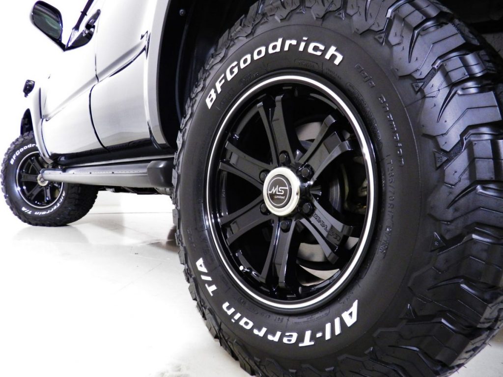 4ランナーのブラックアルミホイールとBFGoodrichタイヤを接写した写真