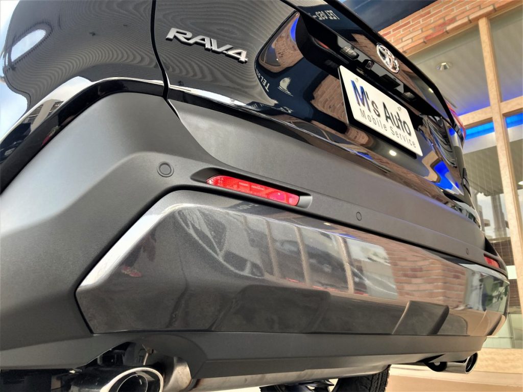 RAV4アドベンチャーを正面から撮影したフロントフェイス写真
