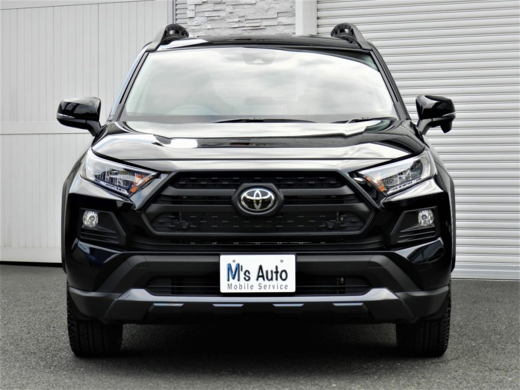 RAV4アドベンチャーを正面から撮影したフロントフェイス写真