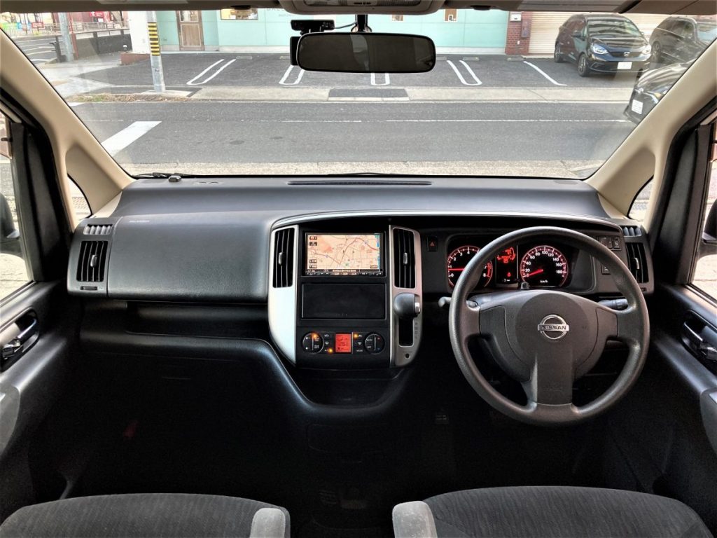 日産 セレナ 実車写真4