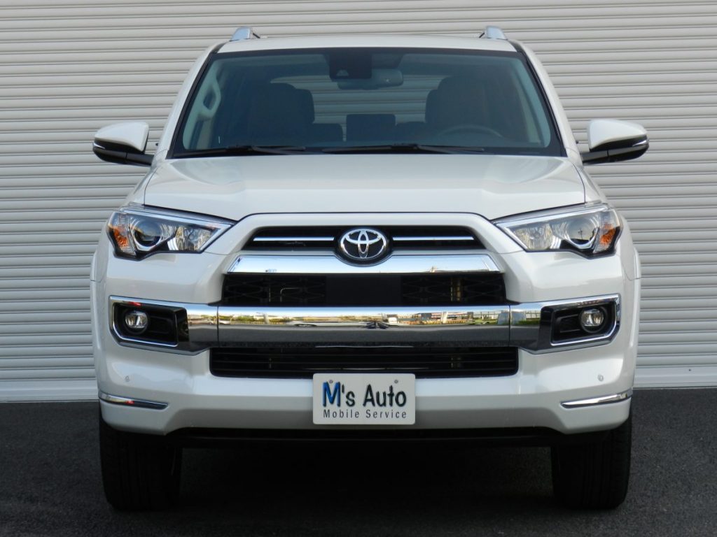 4RUNNER 正面から見たフロントグリルとヘッドライト