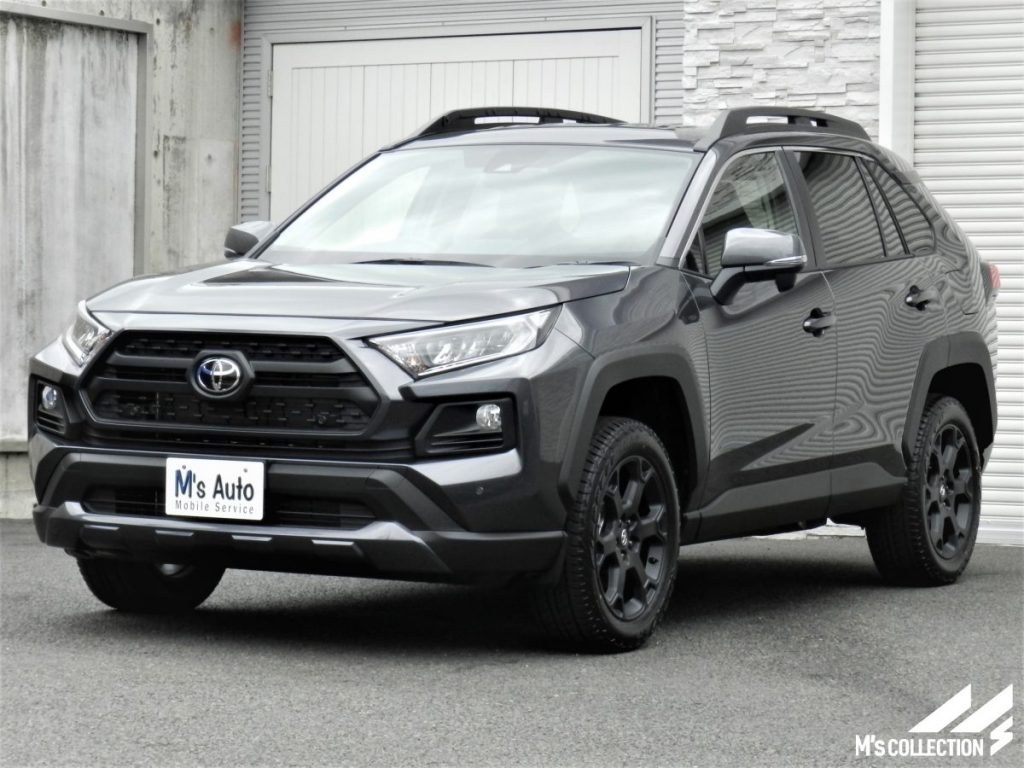 レアなグレーカラーのRAV4オフロードパッケージ フロント斜め外観
