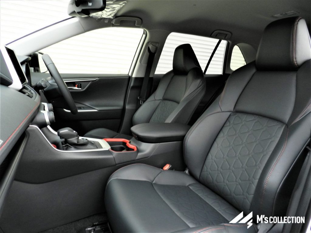 RAV4 黒革シート運転席・助手席周り
