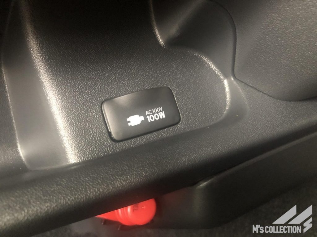 ハイエース AC100V100W電源コンセント部分