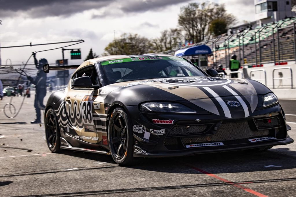 スーパー耐久2021 富士24時間レース ピットロードを走る38号車