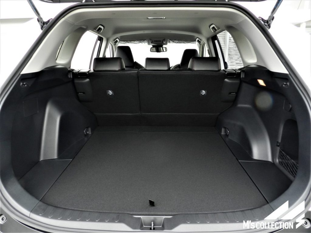 RAV4 リアラゲッジスペース全体