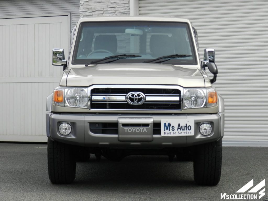 ランドクルーザー70 復刻版 シャンパンゴールドのフロント正面外観