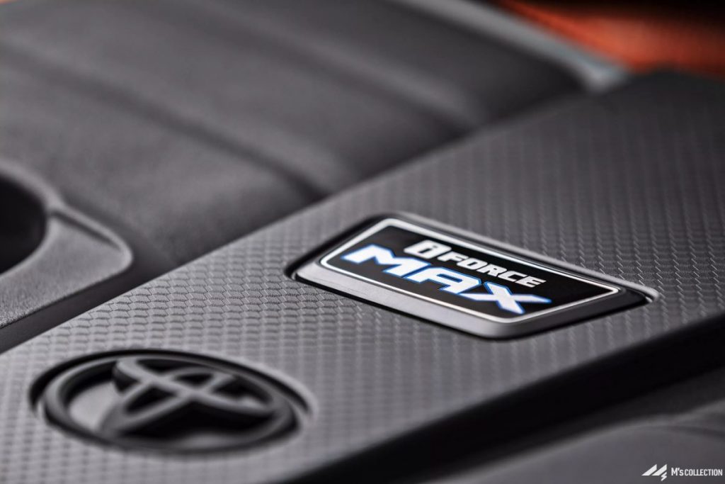 新型タンドラ i-FORCE MAXエンブレムのエンジンカバー拡大