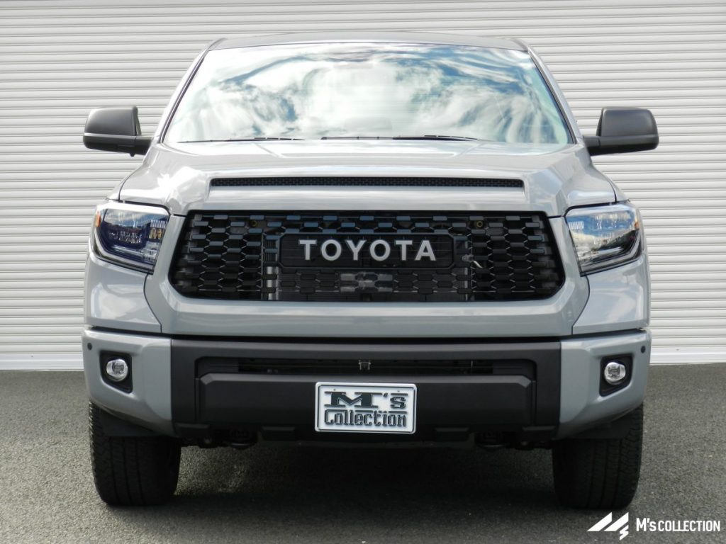 USトヨタ タンドラ シルバー フロント正面からのTRDグリル