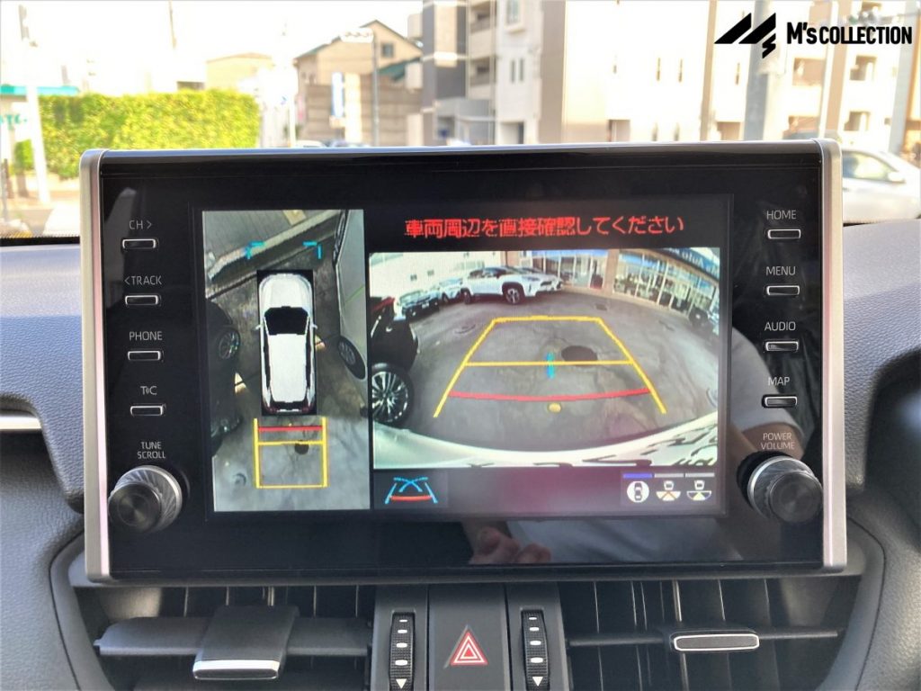 トヨタRAV4ハイブリッド パノラミックビューモニターの駐車支援画面