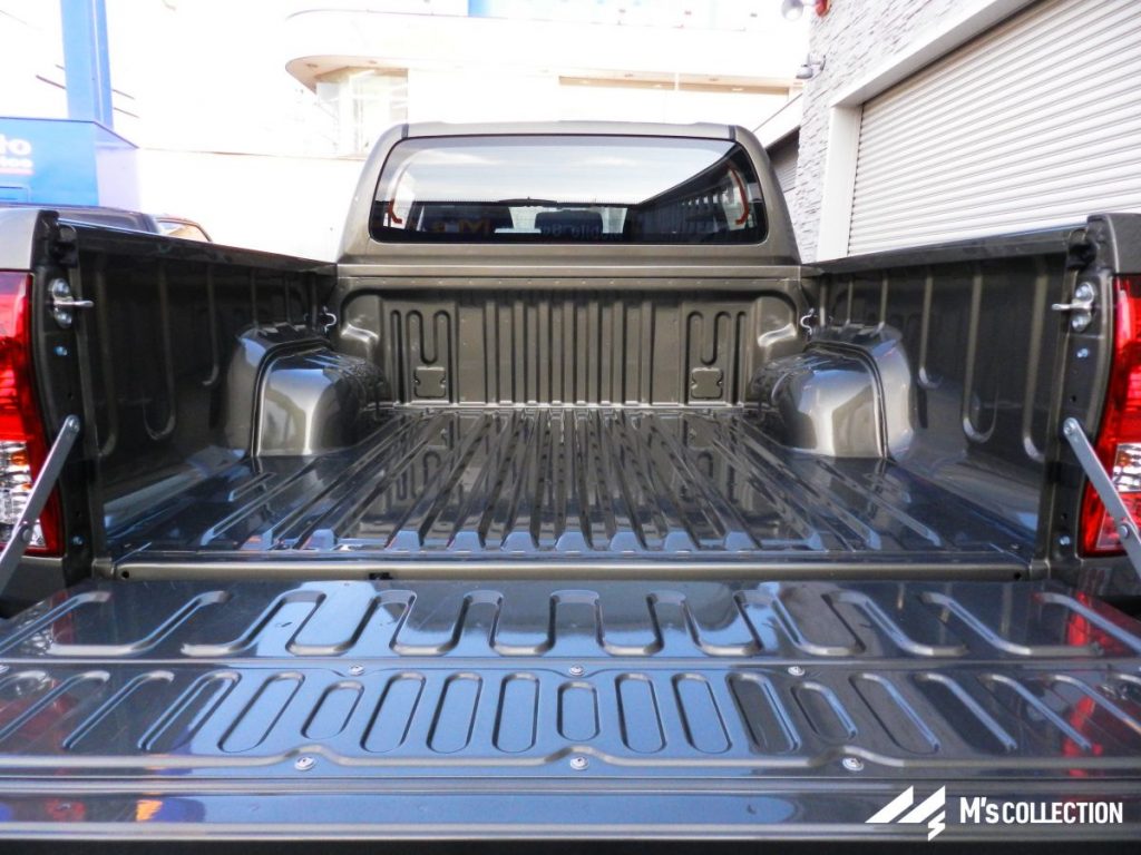 トヨタハイラックス シンプルデザインの荷台部分クローズアップ