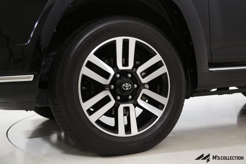 4RUNNER LIMITED専用20インチアルミホイールのクローズアップ
