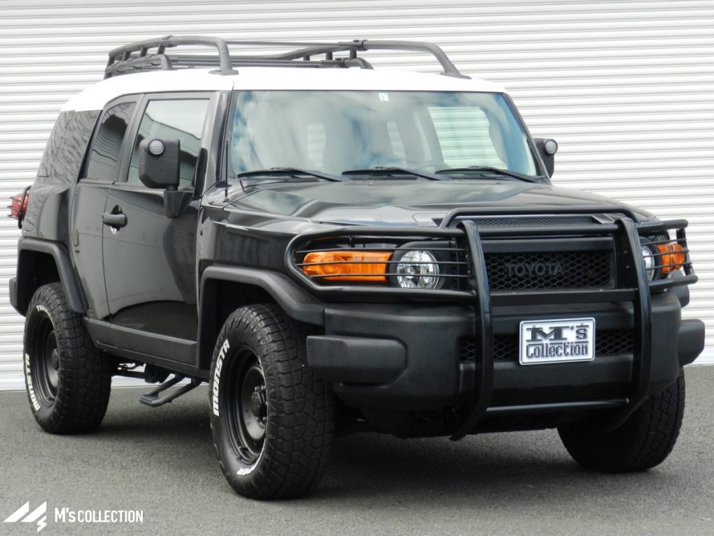 FJクルーザー ブラックカラー フロントグリルガード装着US仕様車の外観