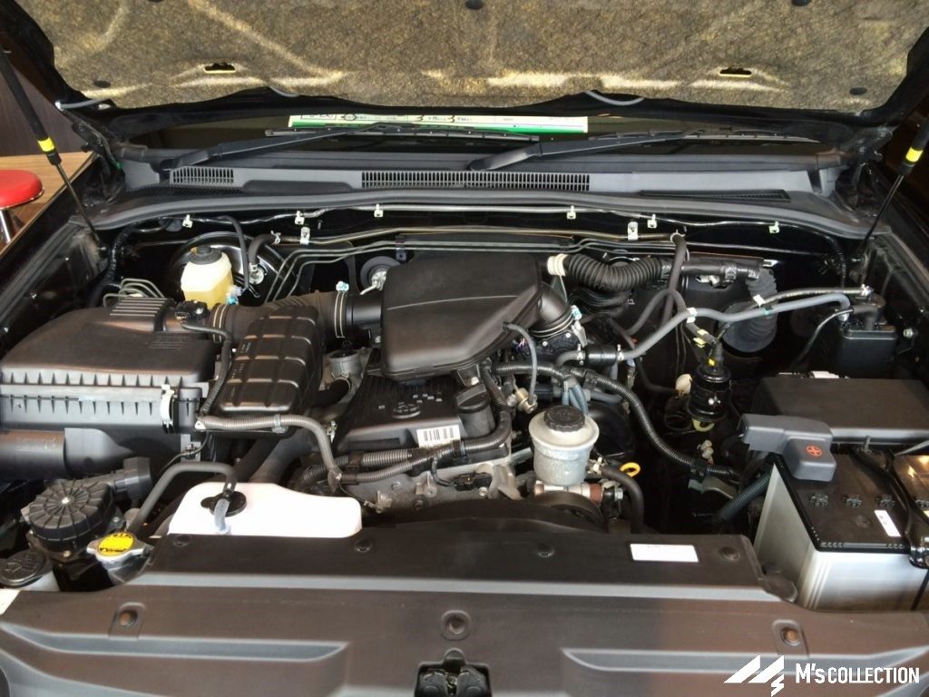 215系ハイラックスサーフ 2700ccエンジンルーム内観
