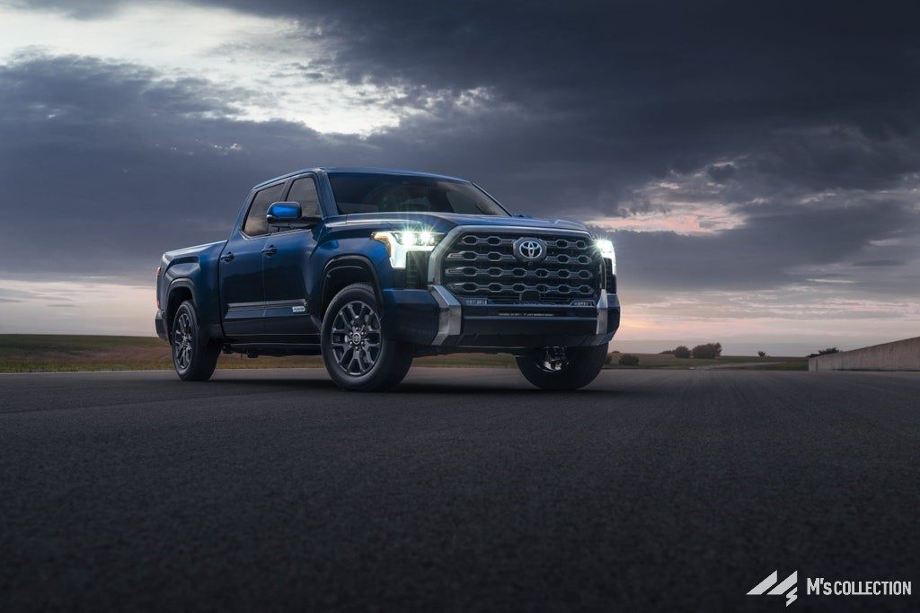 ALL NEW 2022 TUNDRA ネイビーカラー 曇天下でのフロント外観