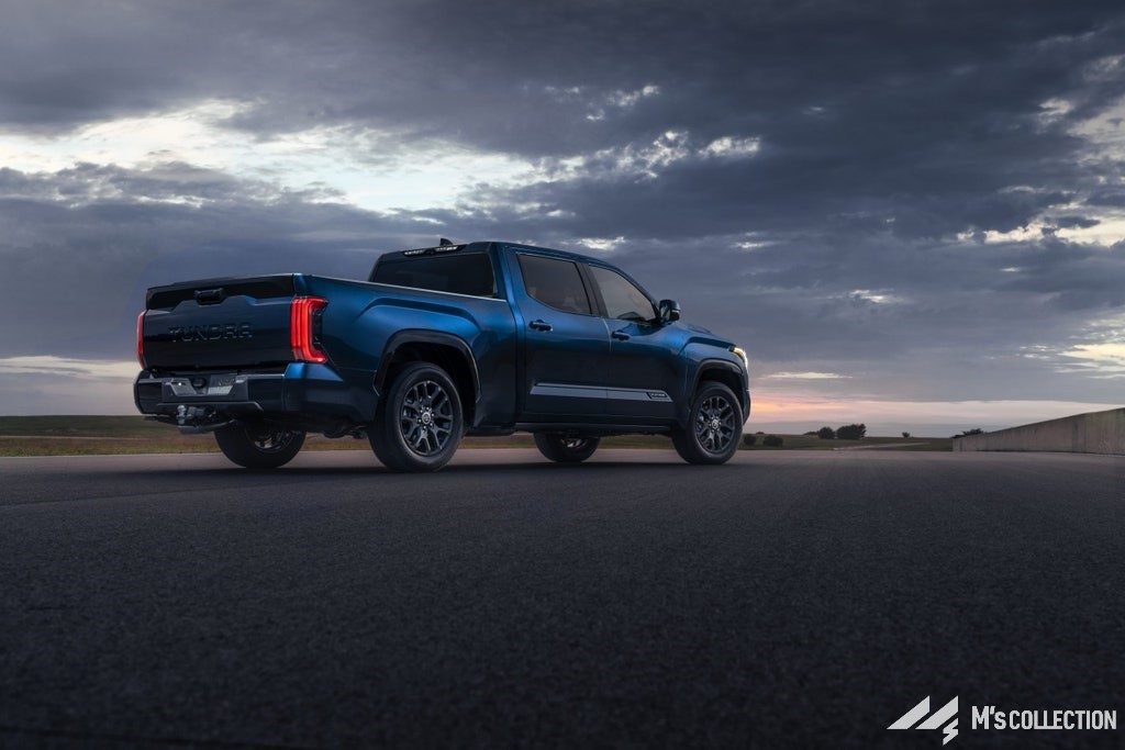 ALL NEW 2022 TUNDRA ネイビーカラー リア斜めからのサイドビュー
