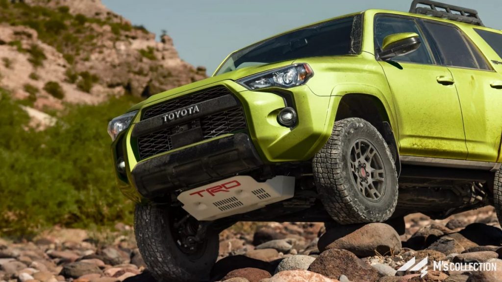 2022年新色LIME RUSHの4RUNNER TRD Pro 岩場を登坂中のフロント外観
