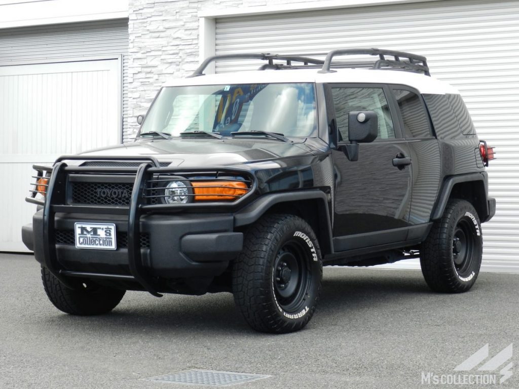 USトヨタ FJクルーザー ブラッシュガード装着の斜め前方外観