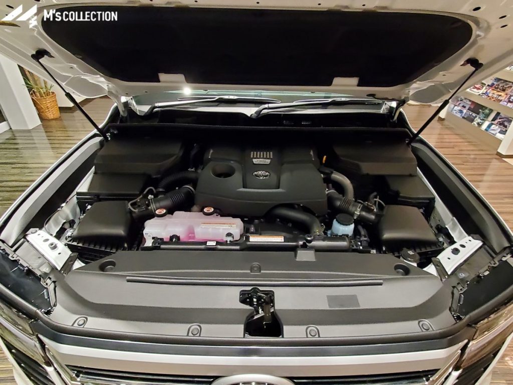 ランドクルーザー300 V6インタークーラー付ツインターボエンジンルーム