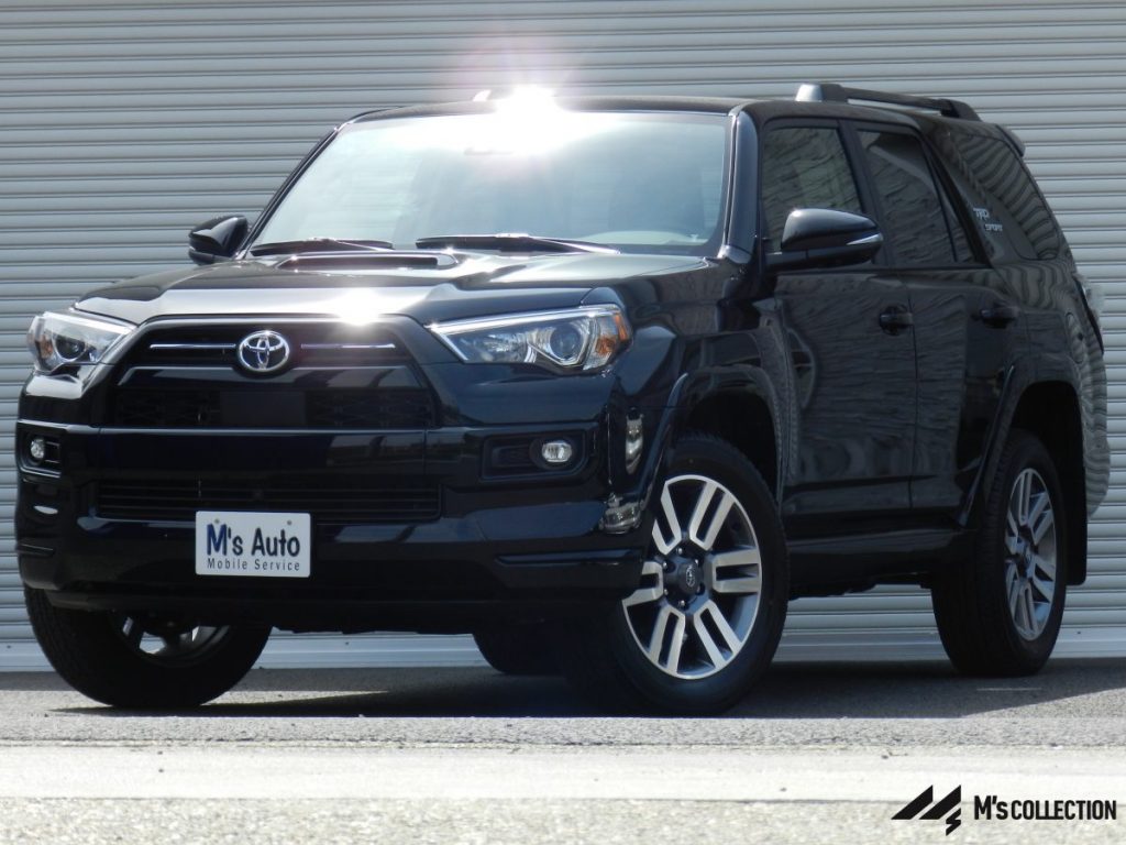 US TOYOTA 4RUNNER TRD Sport、フロント左前方外観、TRD Sportバッジが入ったリアサイドガラス