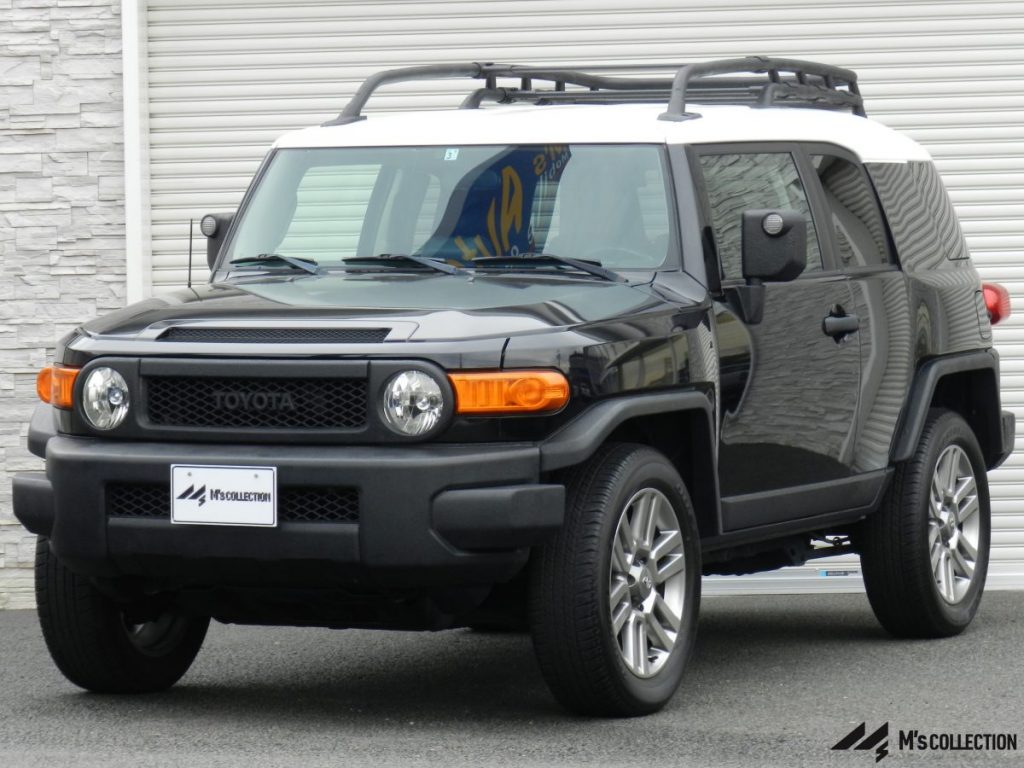 USTOYOTA FJ CRUISER、ブラック×ホワイトツートン、フロント左前方外観