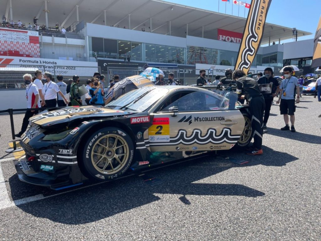 GR86 GT No.2、M’s Collectionロゴ入りサイドビュー、パドックに展示されたマシン