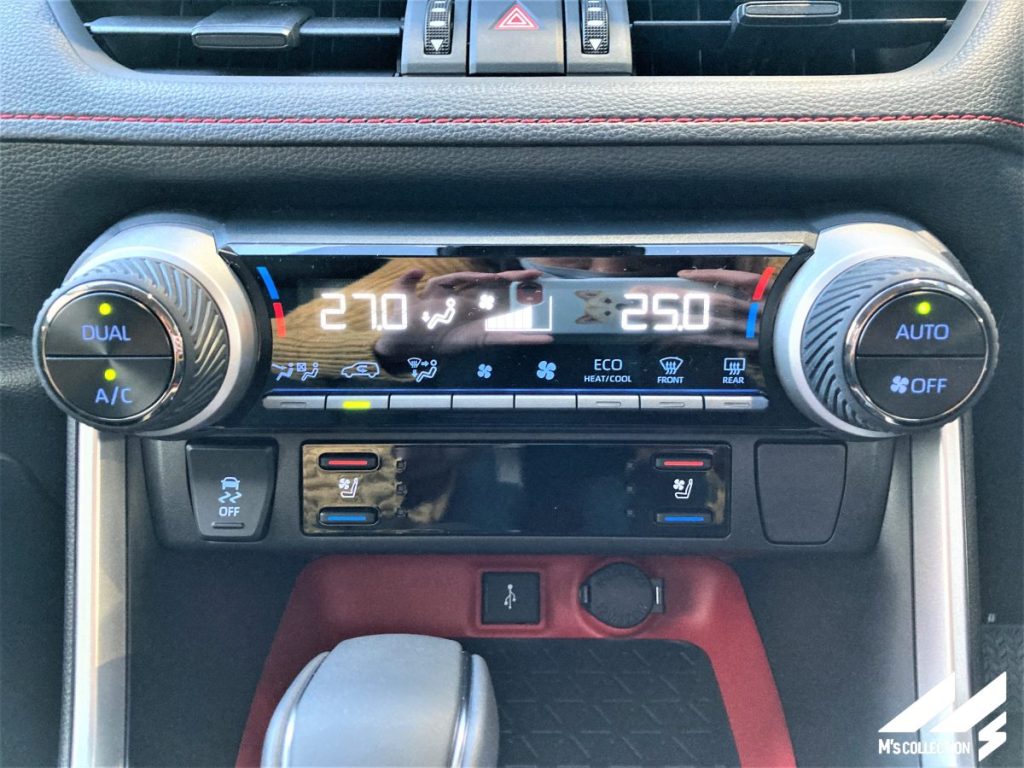 TOYOTA RAV4 エアコンパネル、シートベンチレーションとシートヒーターのスイッチを含む操作部