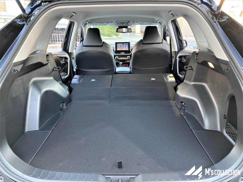 TOYOTA RAV4 セカンドシートを倒したラゲッジスペース、クラストップレベルの奥行き188cm