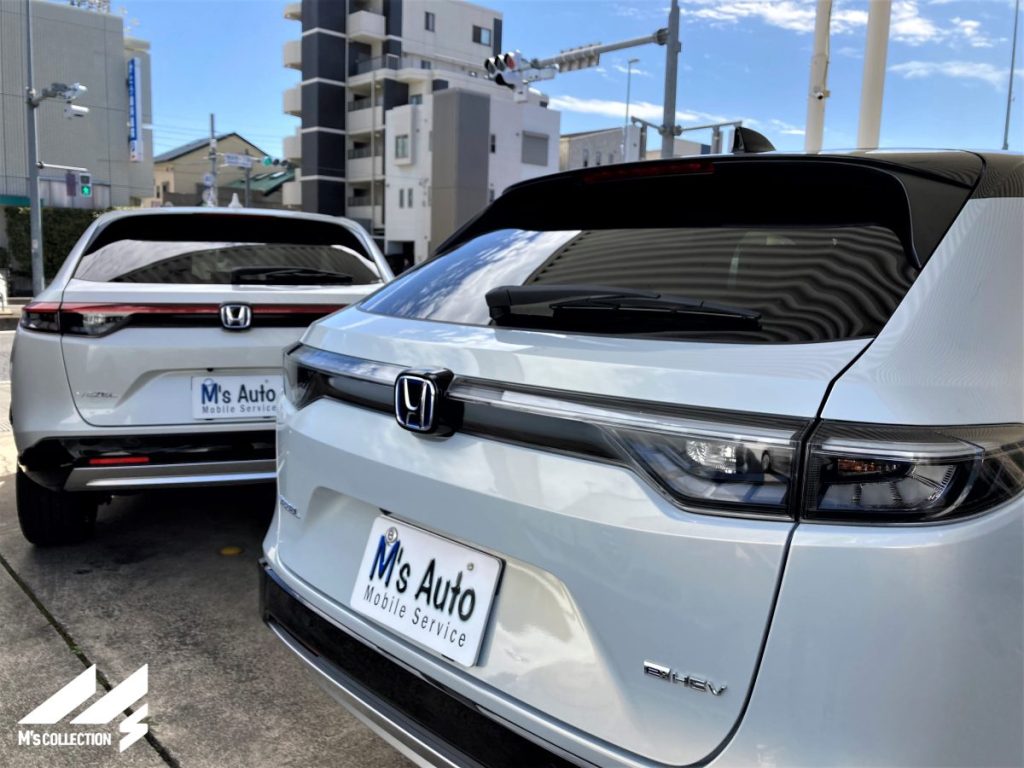 HONDA ヴェゼル 白 リアクオーターとe:HEVバッジをクローズアップ
