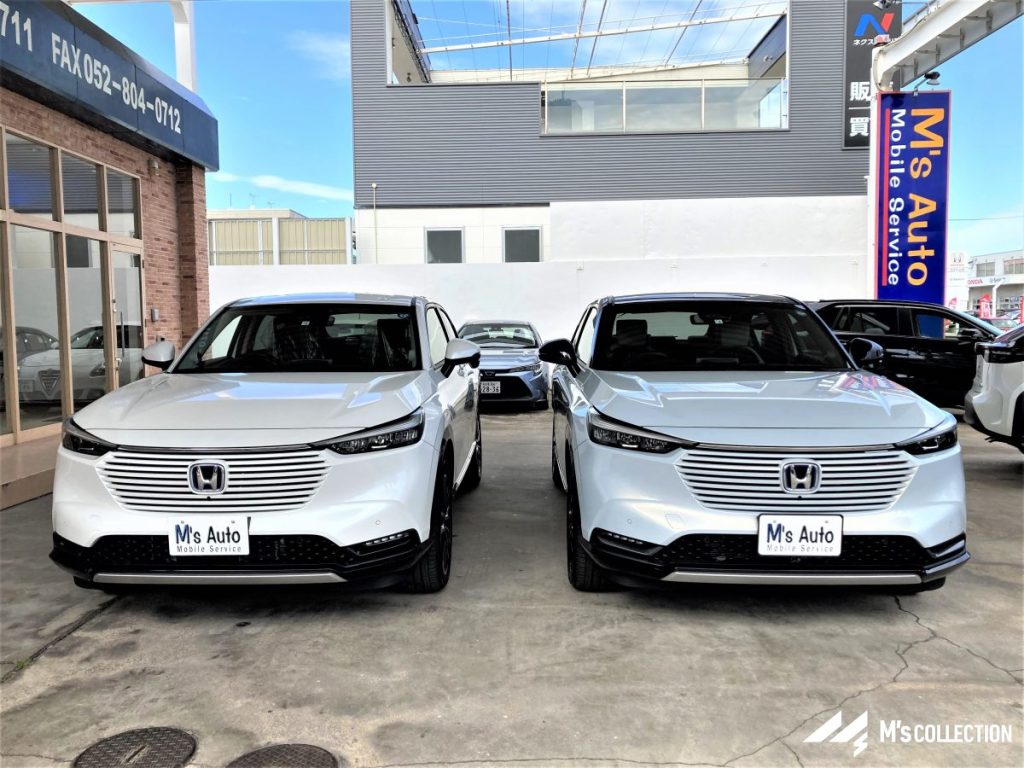 HONDA ヴェゼル 左がプラチナホワイトパール、右がプレミアムサンライトホワイトパールのフロント正面比較