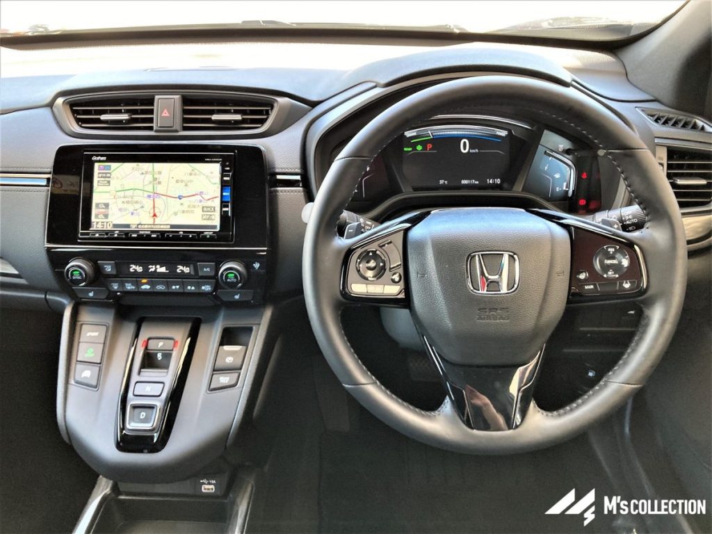 HONDA CR-Vブラックエディション ハンドルとナビゲーション・メータークラスターを含む運転席周り